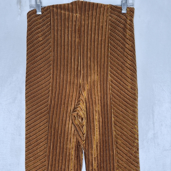 Free People Slim Pull On Velvet Flare Pants Size Medium - Picture 6 of 9